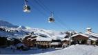 5873145-Belle-Plagne-Telecabine-e-Pista-de-Esqui-